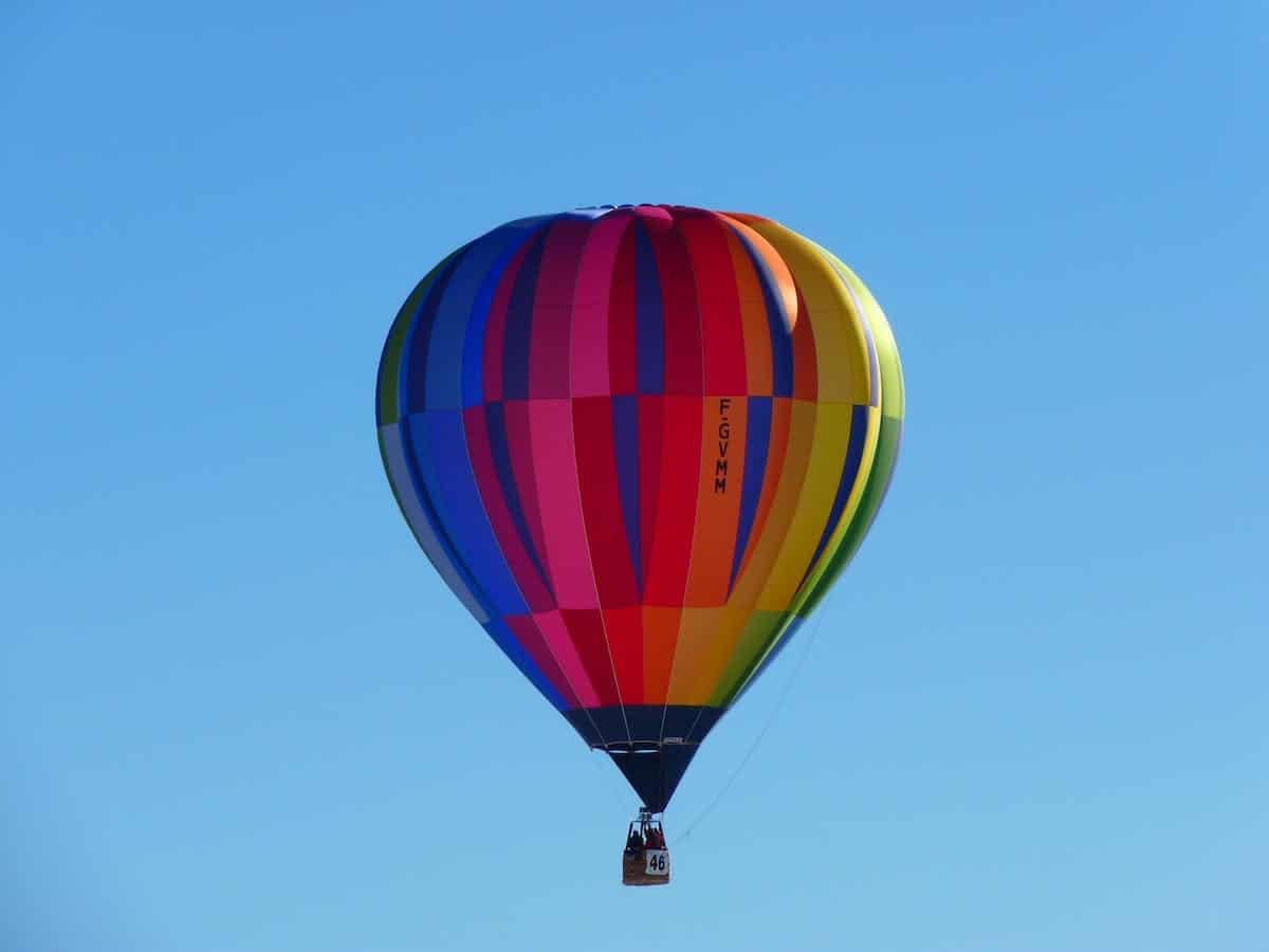 Les meilleures techniques pour maintenir un ballon en l’air sans l’utilisation d’hélium